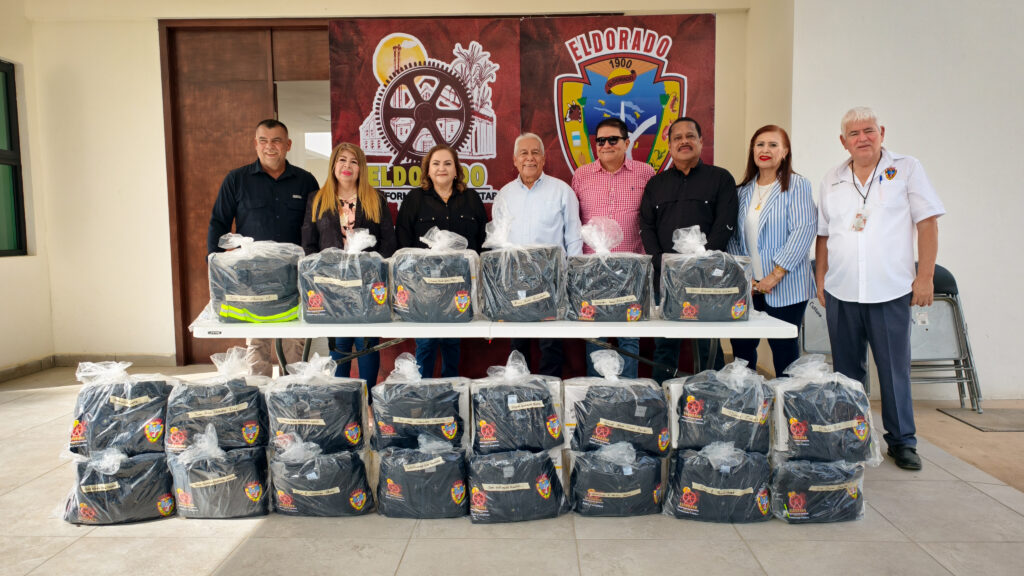 Entrega de uniformes a personal de servicios públicos del municipio de Eldorado.